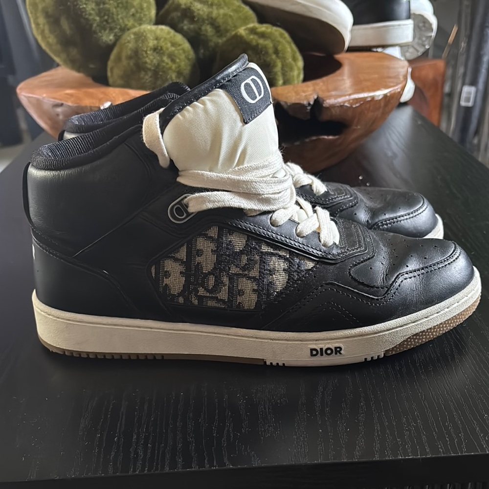 Dior Black and White Sneakers Classic Basketball Style